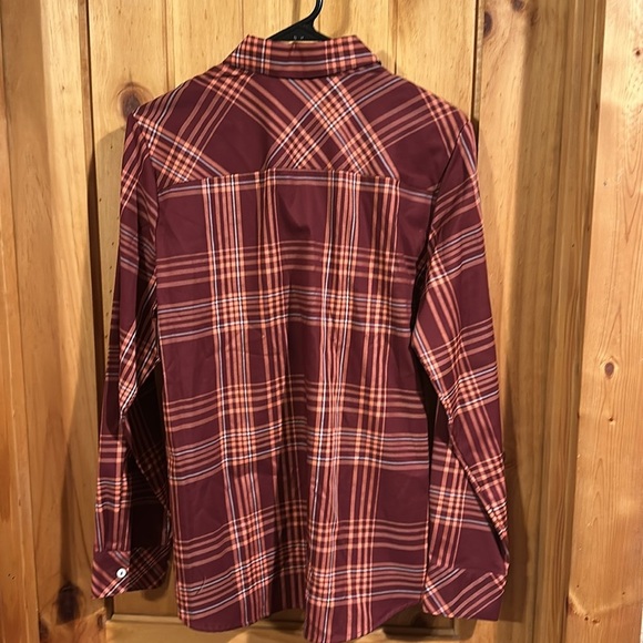 Foxcroft NYC Heritage Non Iron Button Down - Picture 2 of 5